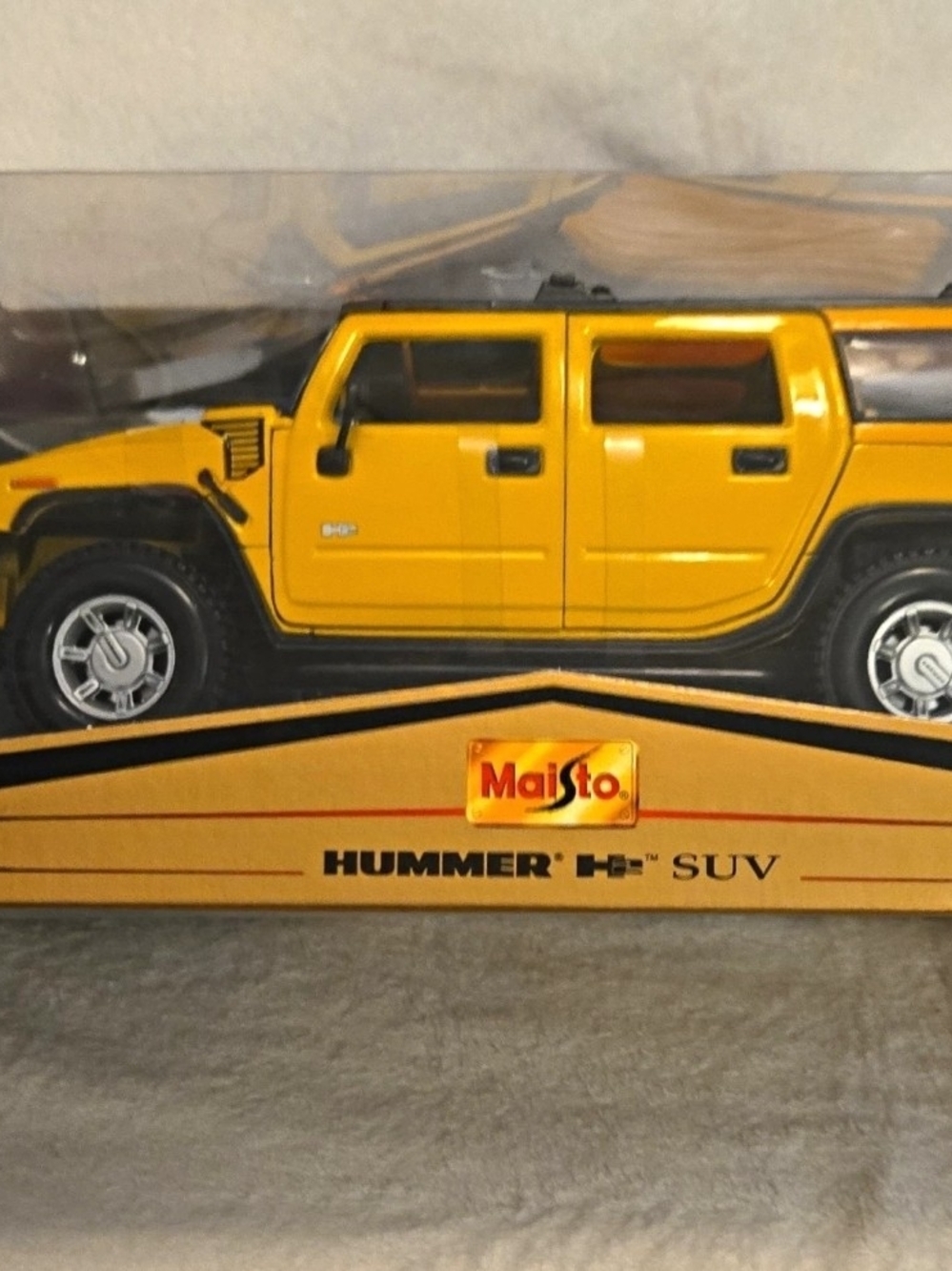Maisto Premiere Edition 1:18 2002 Hummer H2 SUV Yellow Diecast Unopened Box